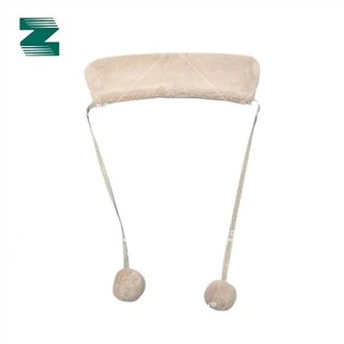 Cổ áo lông giả với ruy băng vàng & pompoms cho trẻ em